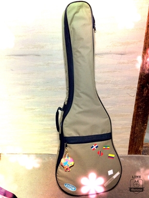 先日次男のママ友に誘われてジャズのギターリストのライブに行って来ました